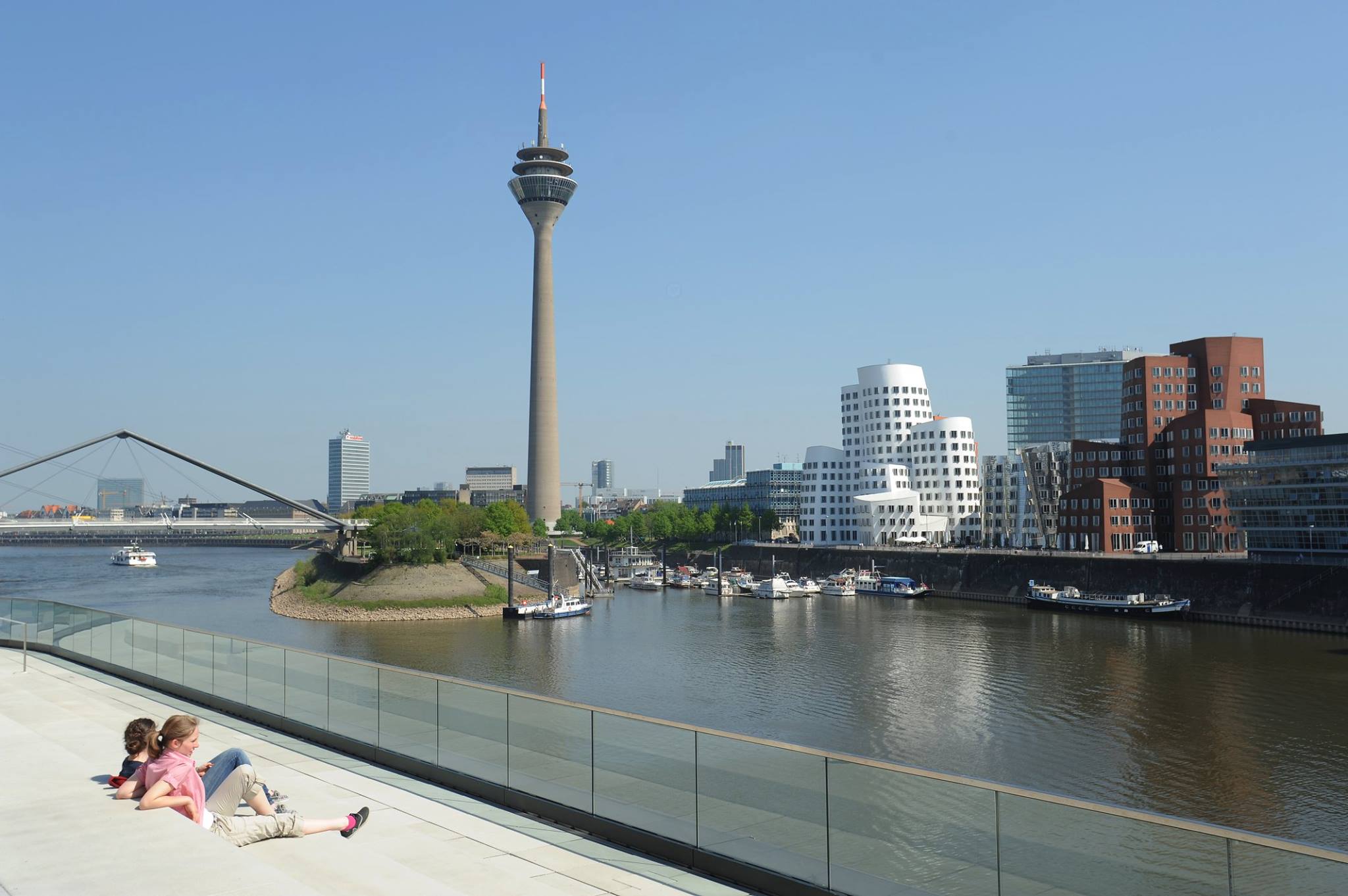Medienhafen - mal ganz ohne Rummel ( am Pebbels/Hyatt)